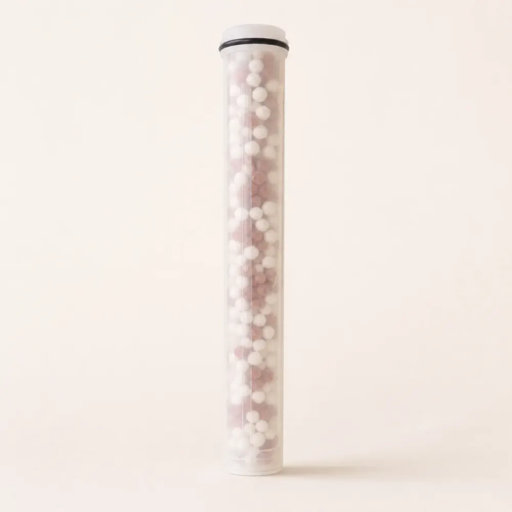 A single replacement filter cartridge